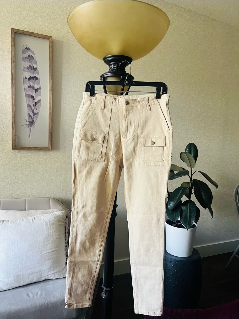 Women’s Slim Cargo Pants in Light Beige